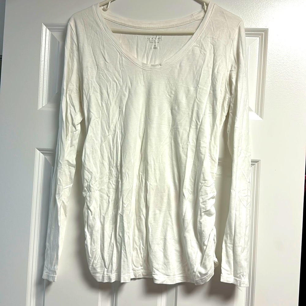 Isabel Maternity White Long Sleeve Ruched Side Long sleeve Tee size M